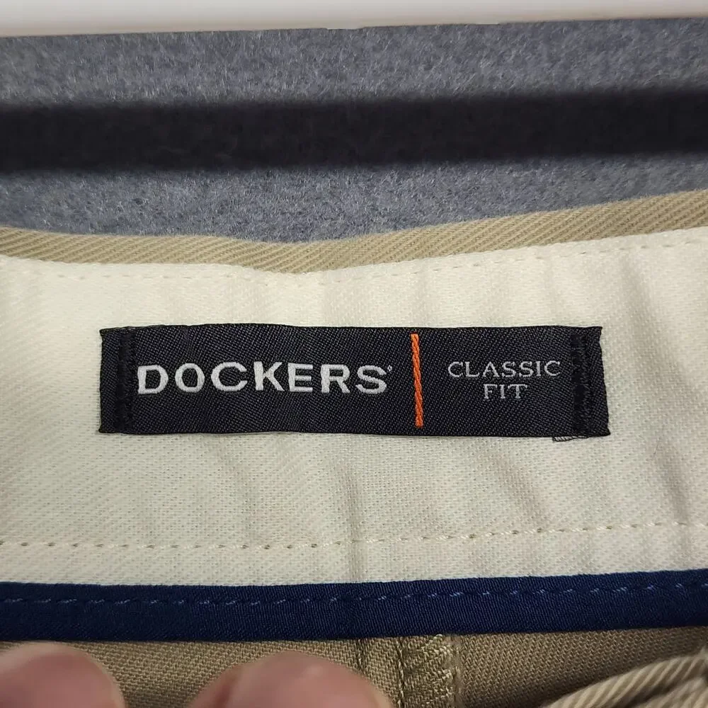 Dockers Classic Fit Khaki Pants Mens 34x32 Beige Flat Front Casual Chinos